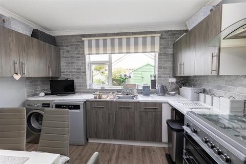 217 Constable Avenue, Clacton-on-sea, CO16 8XE