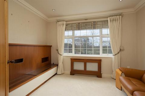 3 bedroom apartment for sale, Sandmoor Close, Leeds LS17