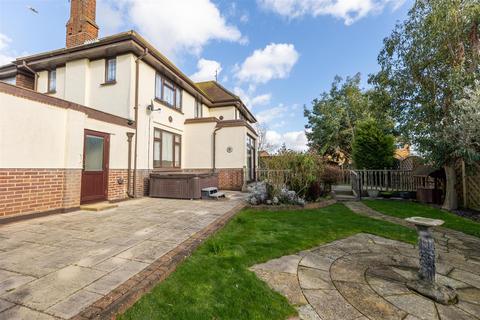 5 bedroom detached house for sale, Uplands Road, Clacton-On-Sea