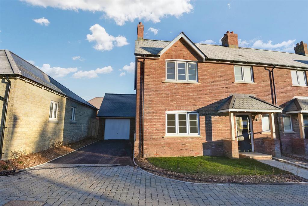 Shillingstone Lane, Okeford Fitzpaine, Blandford Forum 3 bed semi