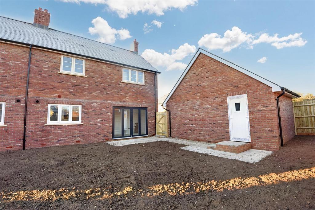 Shillingstone Lane, Okeford Fitzpaine, Blandford Forum 3 bed semi