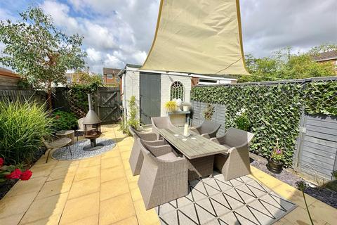 3 bedroom semi-detached house for sale, Duttons Close, Snitterfield, Stratford-Upon-Avon