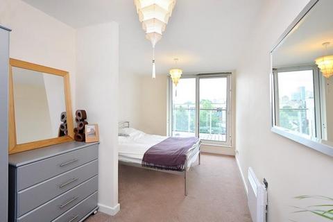 2 bedroom flat to rent - Basin Approach, London