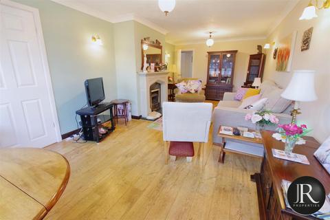26 Riders Way, Rugeley, WS15 2LZ
