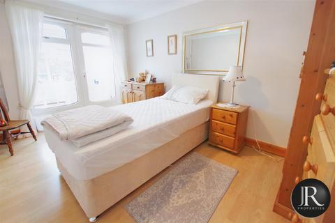 26 Riders Way, Rugeley, WS15 2LZ