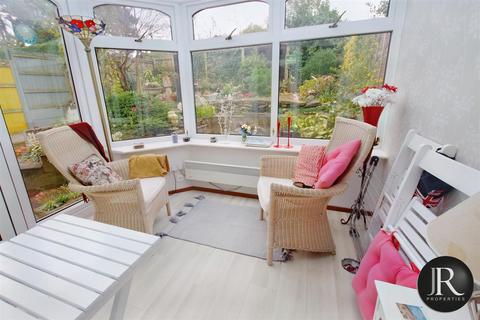 26 Riders Way, Rugeley, WS15 2LZ