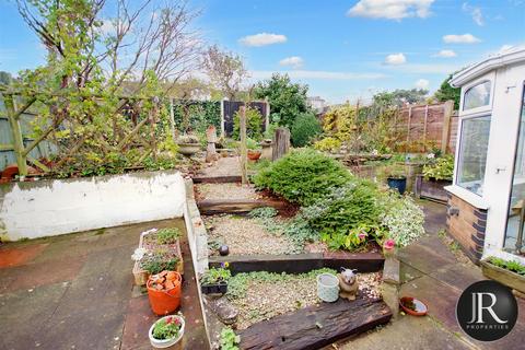 26 Riders Way, Rugeley, WS15 2LZ
