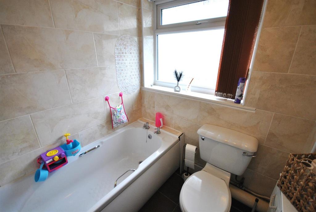 9768bathroom.JPG