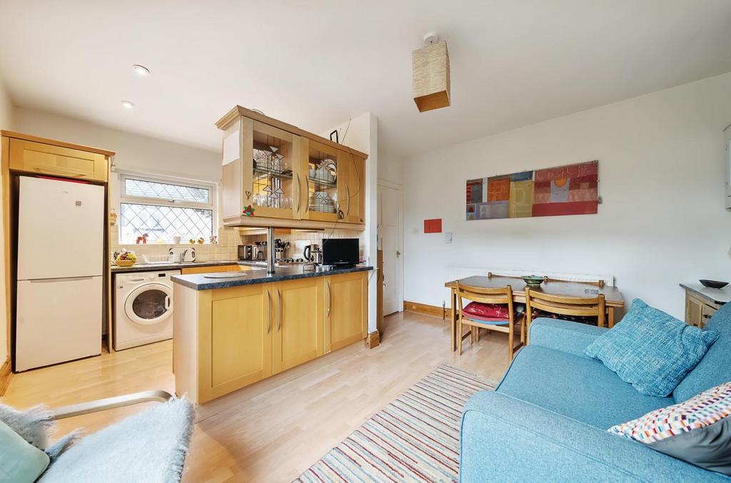 Newlaithes Gardens, Horsforth, Leeds 3 bed semidetached house for sale