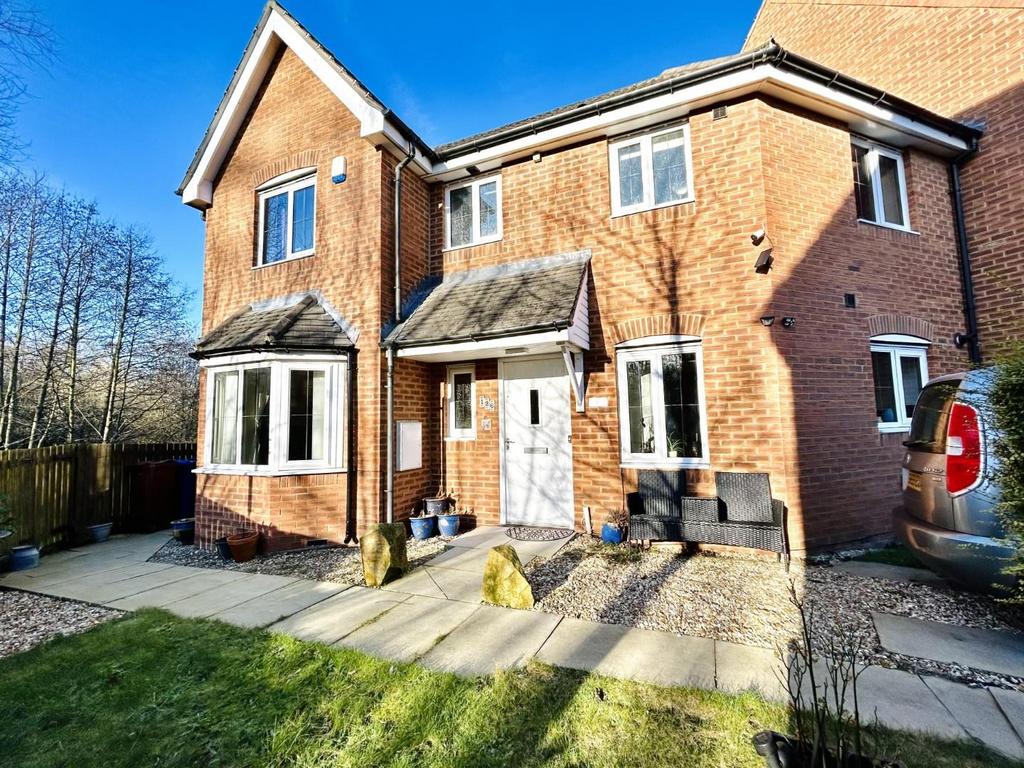 Kingfisher Drive, Wombwell, Barnsley 3 bed end of terrace house for sale £180,000