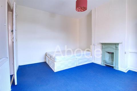 2 bedroom house to rent, Harold Avenue, Hyde Park, Leeds