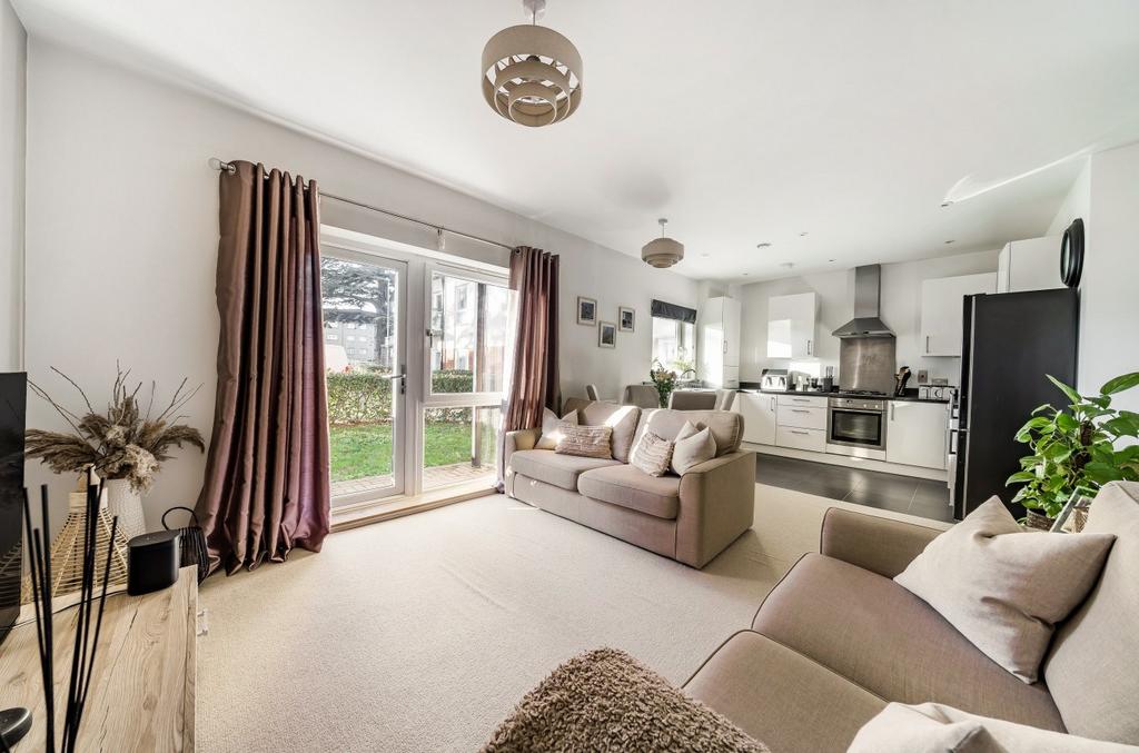 magnolia-house-spelthorne-grove-sunbury-on-thames-tw16-2-bed