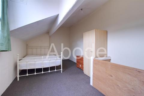2 bedroom house to rent, Harold Road, Hyde Park, Leeds