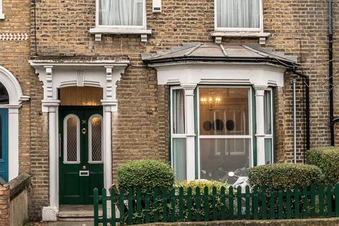 36 Cricketfield Road, London, E5 8NS