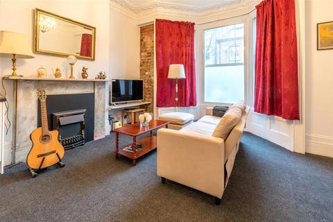 36 Cricketfield Road, London, E5 8NS