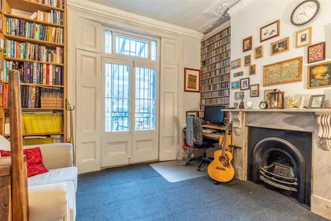 36 Cricketfield Road, London, E5 8NS