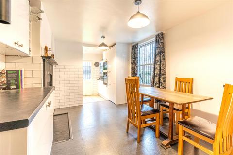 36 Cricketfield Road, London, E5 8NS