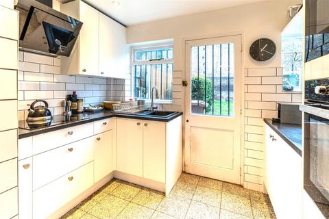 36 Cricketfield Road, London, E5 8NS