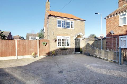 4 bedroom detached house for sale, Commercial Road, Alford LN13