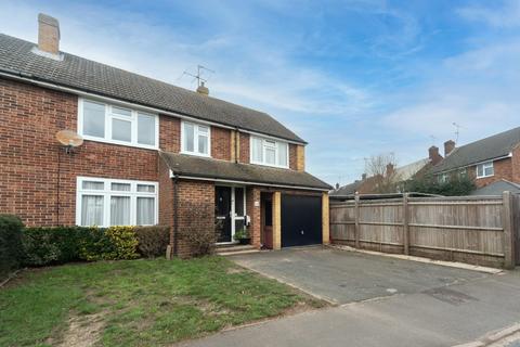 16 Gaveston Close, Byfleet, West Byfleet, KT14 7HE