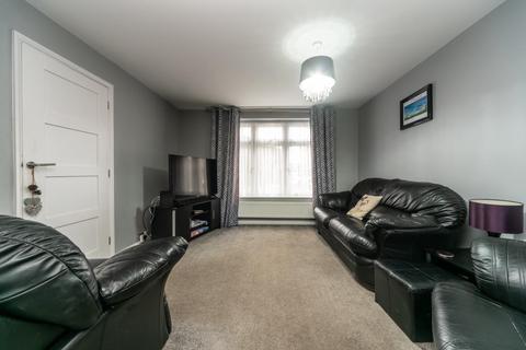 16 Gaveston Close, Byfleet, West Byfleet, KT14 7HE