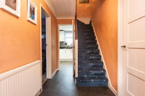16 Gaveston Close, Byfleet, West Byfleet, KT14 7HE