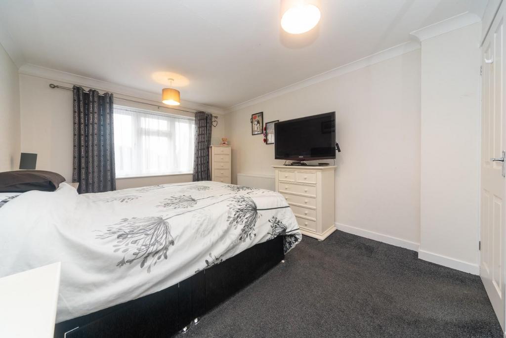 Main Bed 3.jpg