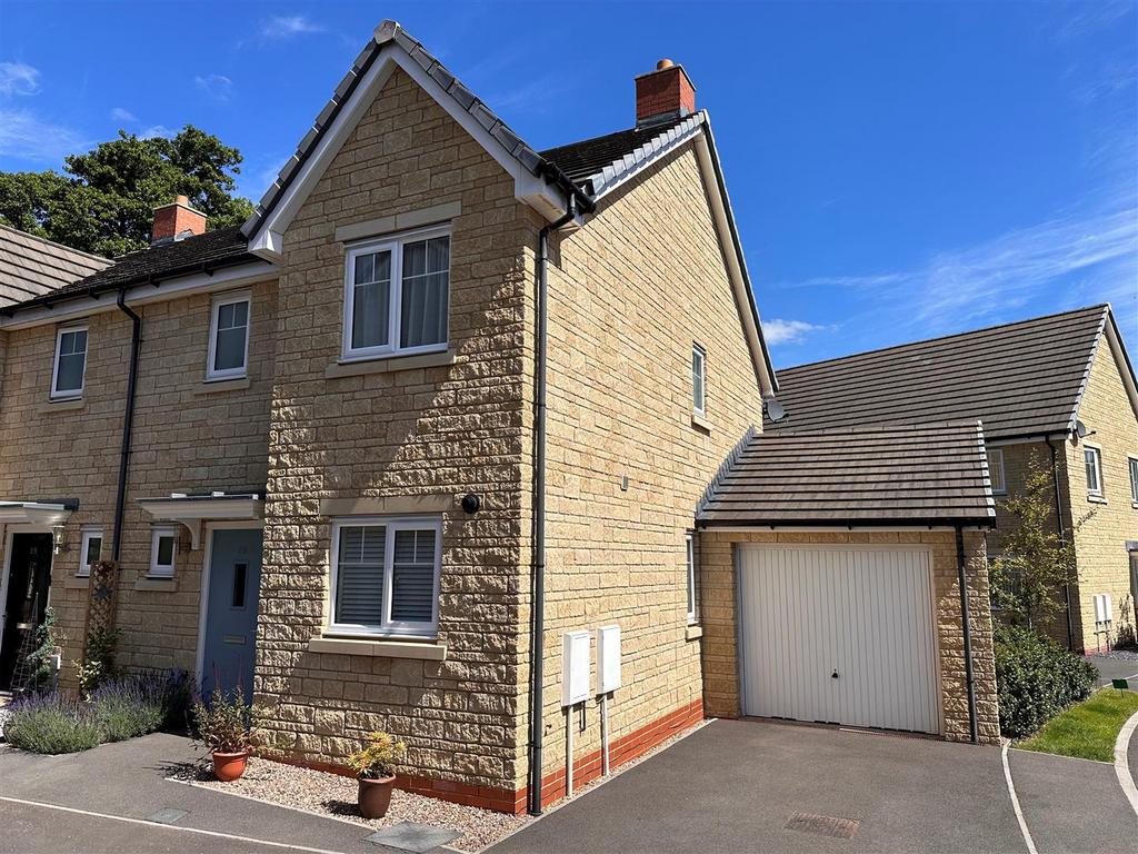 Foxhills Close, Radstock 3 bed semidetached house for sale £330,000