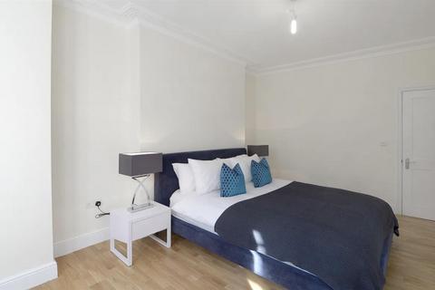 1 bedroom apartment to rent, Hamlet Gardens, London W6