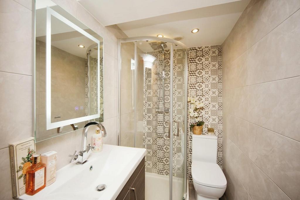 Shower room 1.jpg