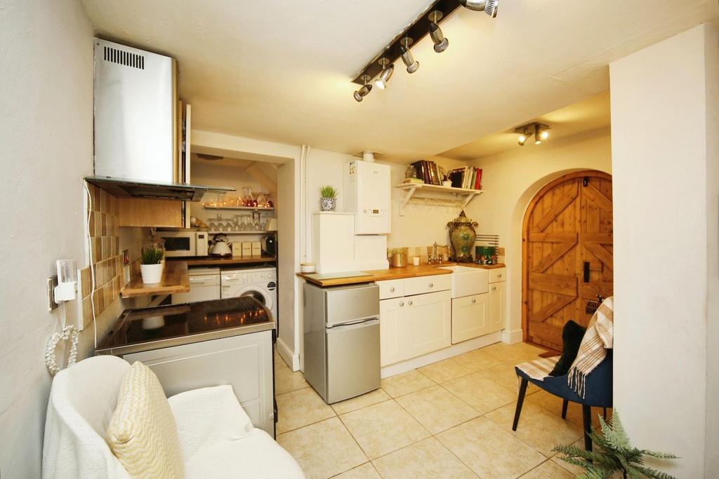 Kitchen 1.jpg