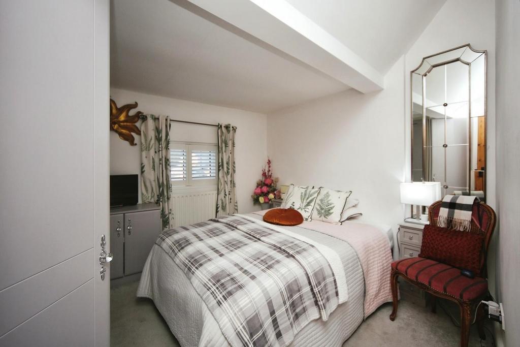 Bedroom 1 (a).jpg