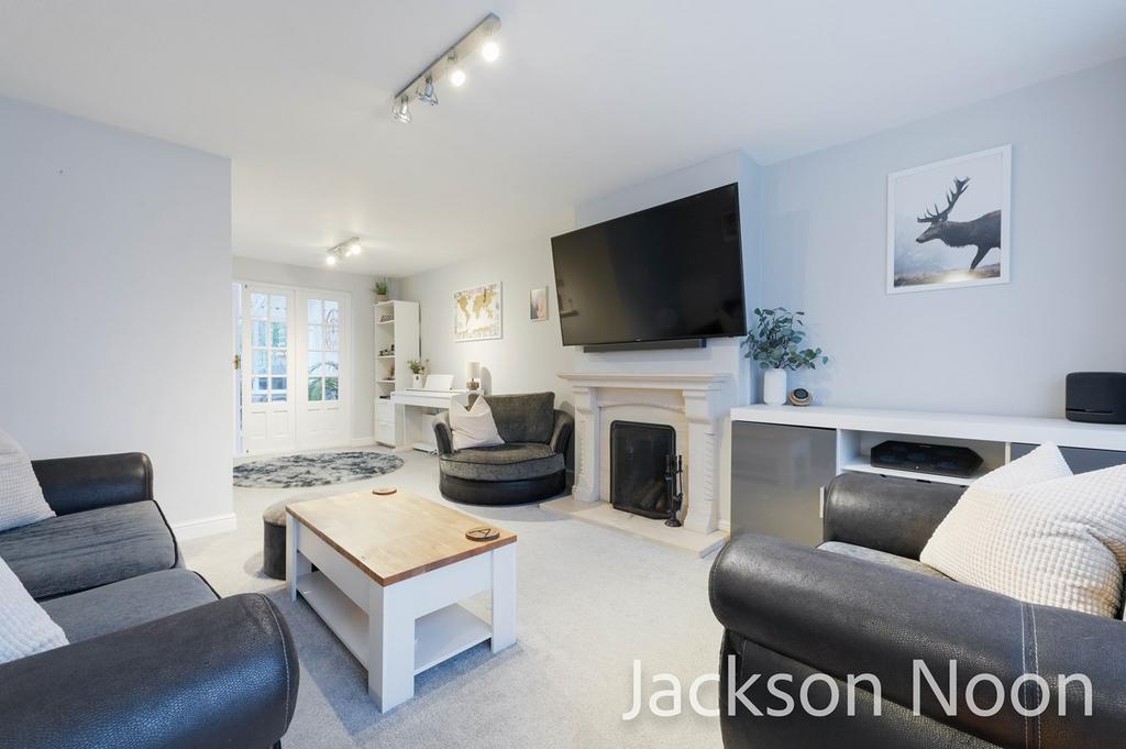 Poplar Crescent, Ewell, KT19 3 bed semidetached house for sale £550,000