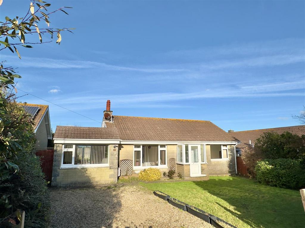 Regina Road, Freshwater 2 bed detached bungalow for sale £289,950