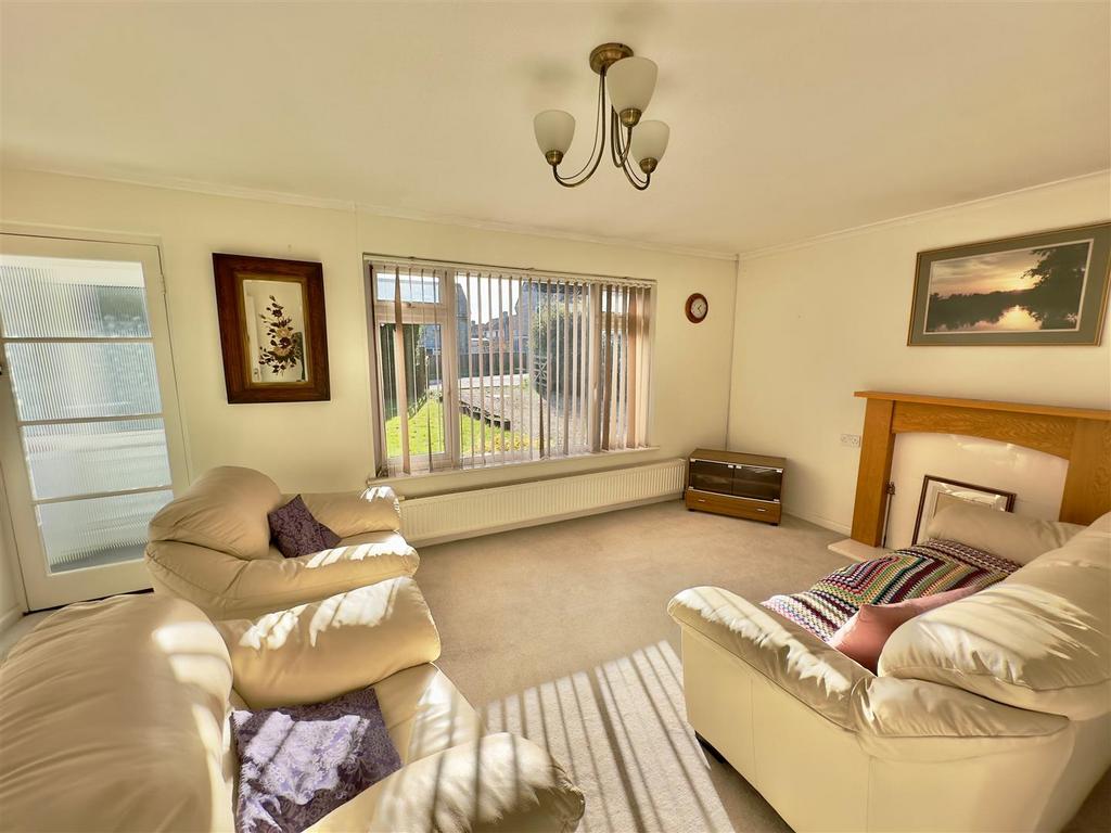 Living Room 3.jpg