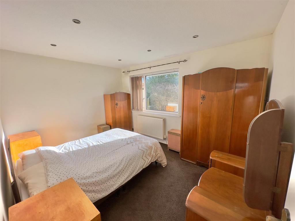 Bedroom 1.jpg
