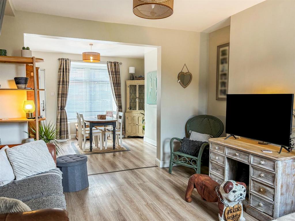 Llwyn Road, Oswestry 2 bed end of terrace house for sale £150,000