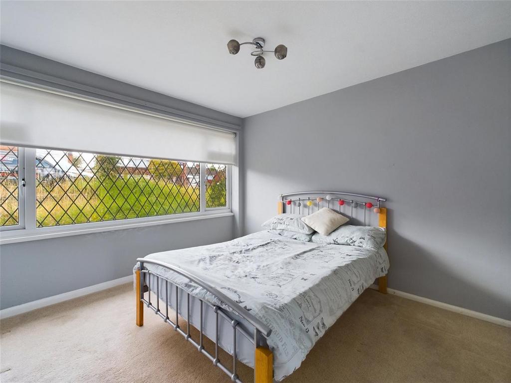 Bed 1.jpg