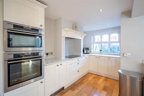 5 Chater Drive, Sutton Coldfield, B76 2BJ