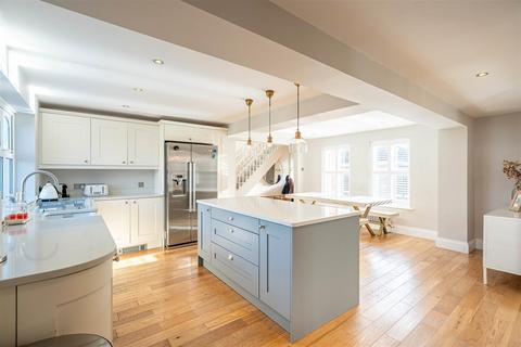5 Chater Drive, Sutton Coldfield, B76 2BJ