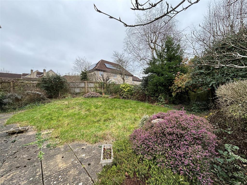 Erleigh Drive, Chippenham SN15 4 bed detached house £550,000