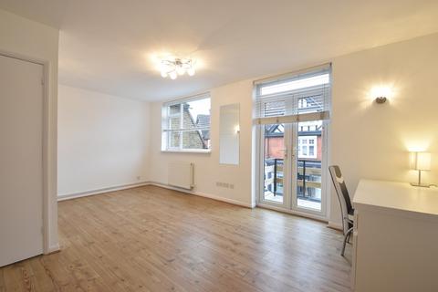 3 bedroom duplex to rent, Church Street, Weybridge, KT13