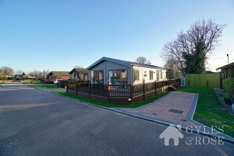 2 bedroom property for sale, Seaview Avenue, West Mersea, Colchester