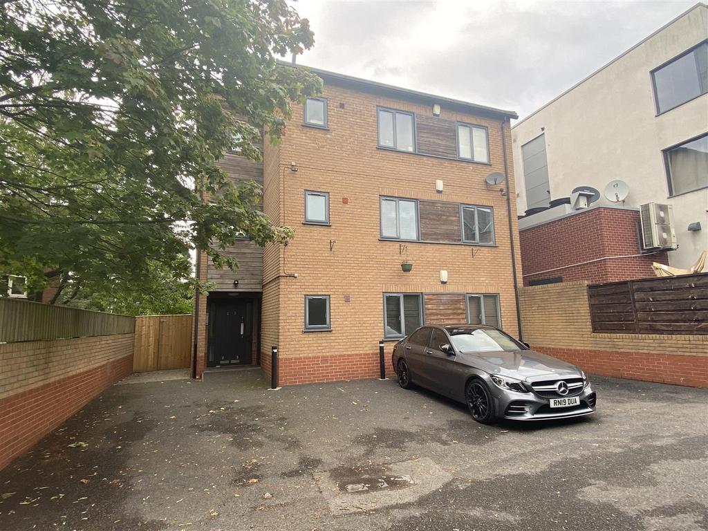 Craig Road, Heaton Mersey, Stockport 2 bed apartment £900 pcm (£208 pw)