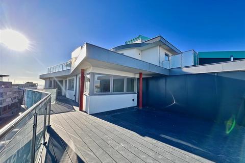 undefined, St Clements Gate, Broadway, Leigh-On-Sea