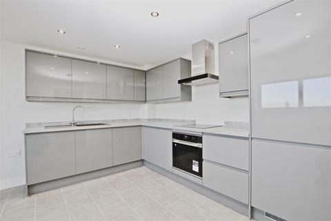 1 bedroom flat for sale, St Clements Gate, Broadway, Leigh-On-Sea
