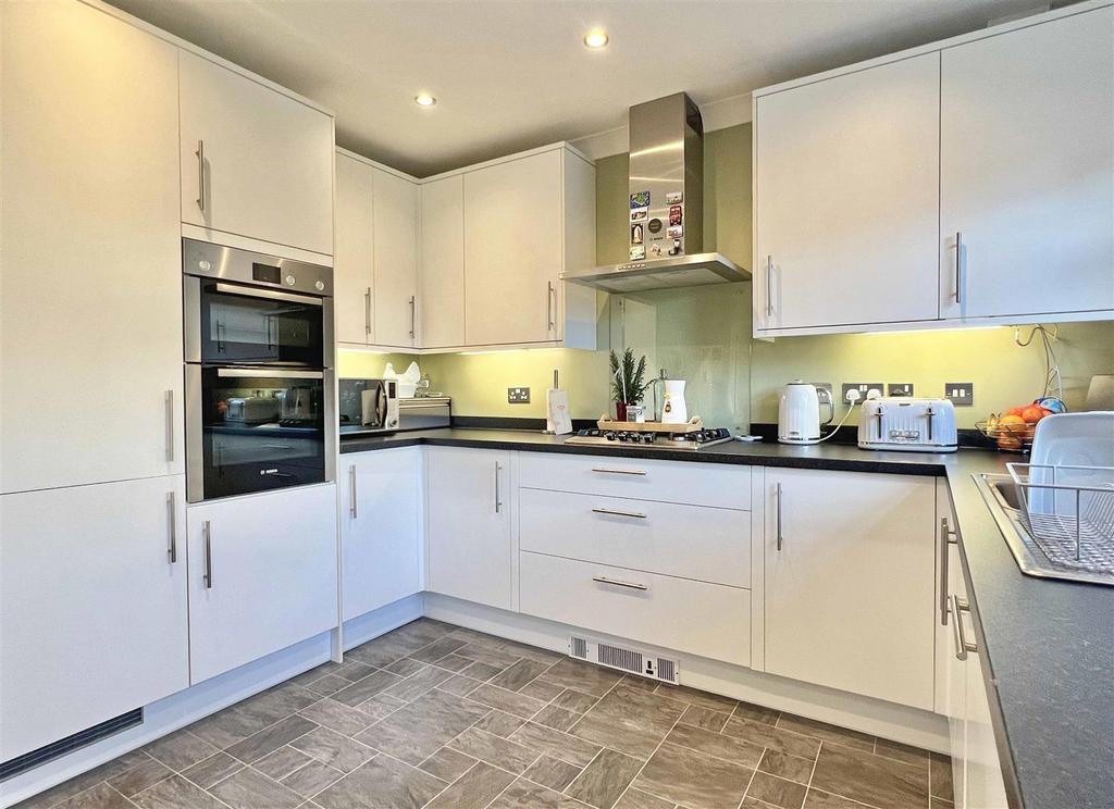 Kitchen b.jpg