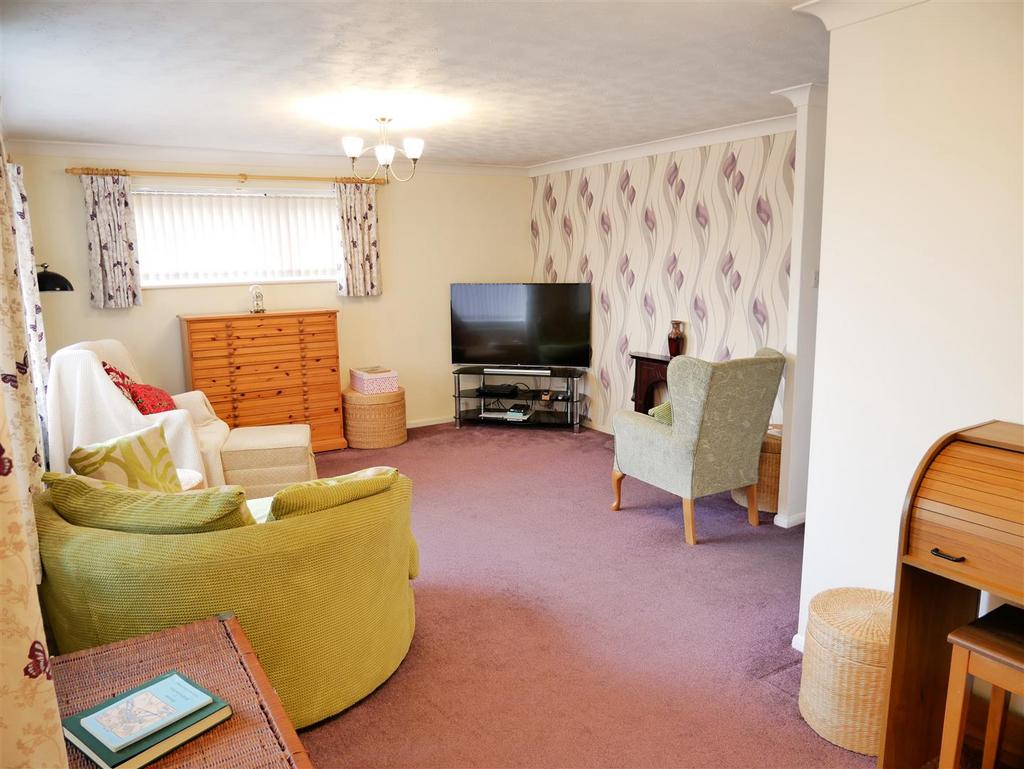Wessington Park, Calne 3 bed detached bungalow for sale £369,000