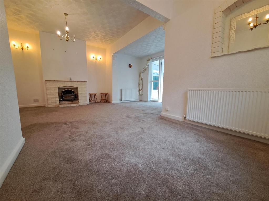 Enlarged Lounge