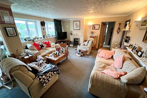 82 Cheswick Way, Shirley, Solihull, B90 4HG